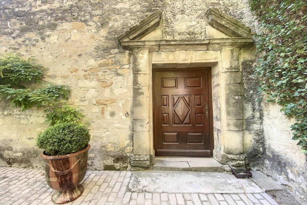 Whispers of the 17th Century: A Restored Castle’s Timeless Embrace in Provence - 5