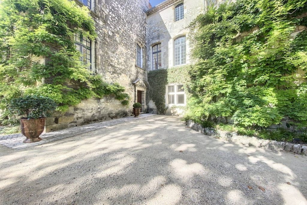 Whispers of the 17th Century: A Restored Castle’s Timeless Embrace in Provence