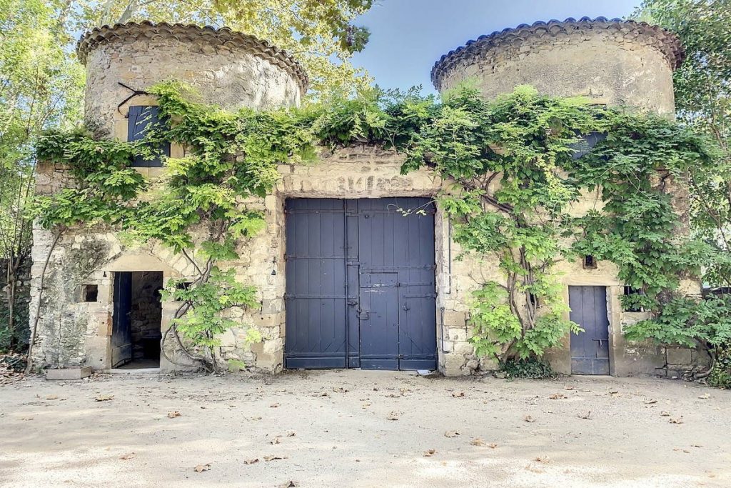 Whispers of the 17th Century: A Restored Castle’s Timeless Embrace in Provence