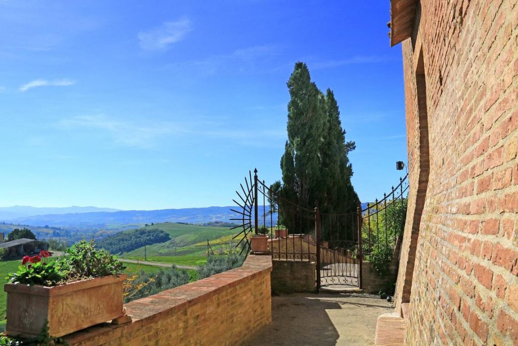 A Timeless Crown in Tuscany’s Golden Hills: Your XIV-Century Castle Awaits