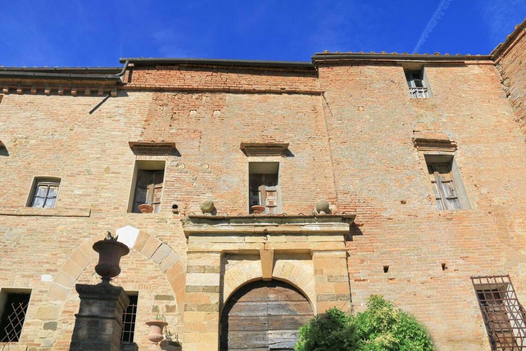 A Timeless Crown in Tuscany’s Golden Hills: Your XIV-Century Castle Awaits