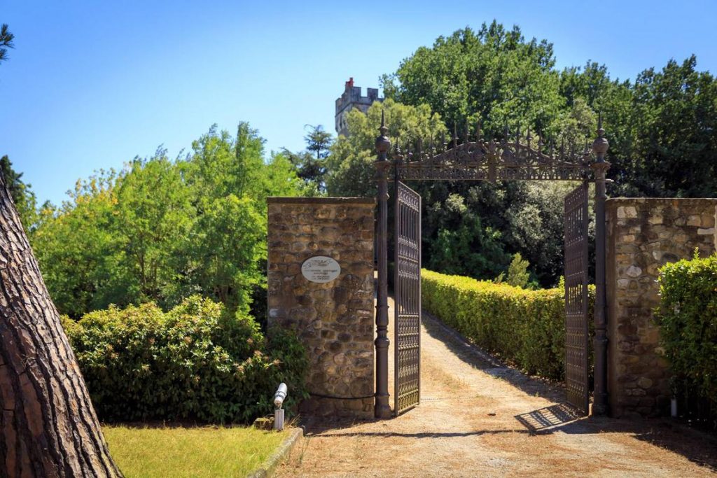 Reggello’s Timeless Crown: A Tuscan Castle Woven with Renaissance Splendor - 5