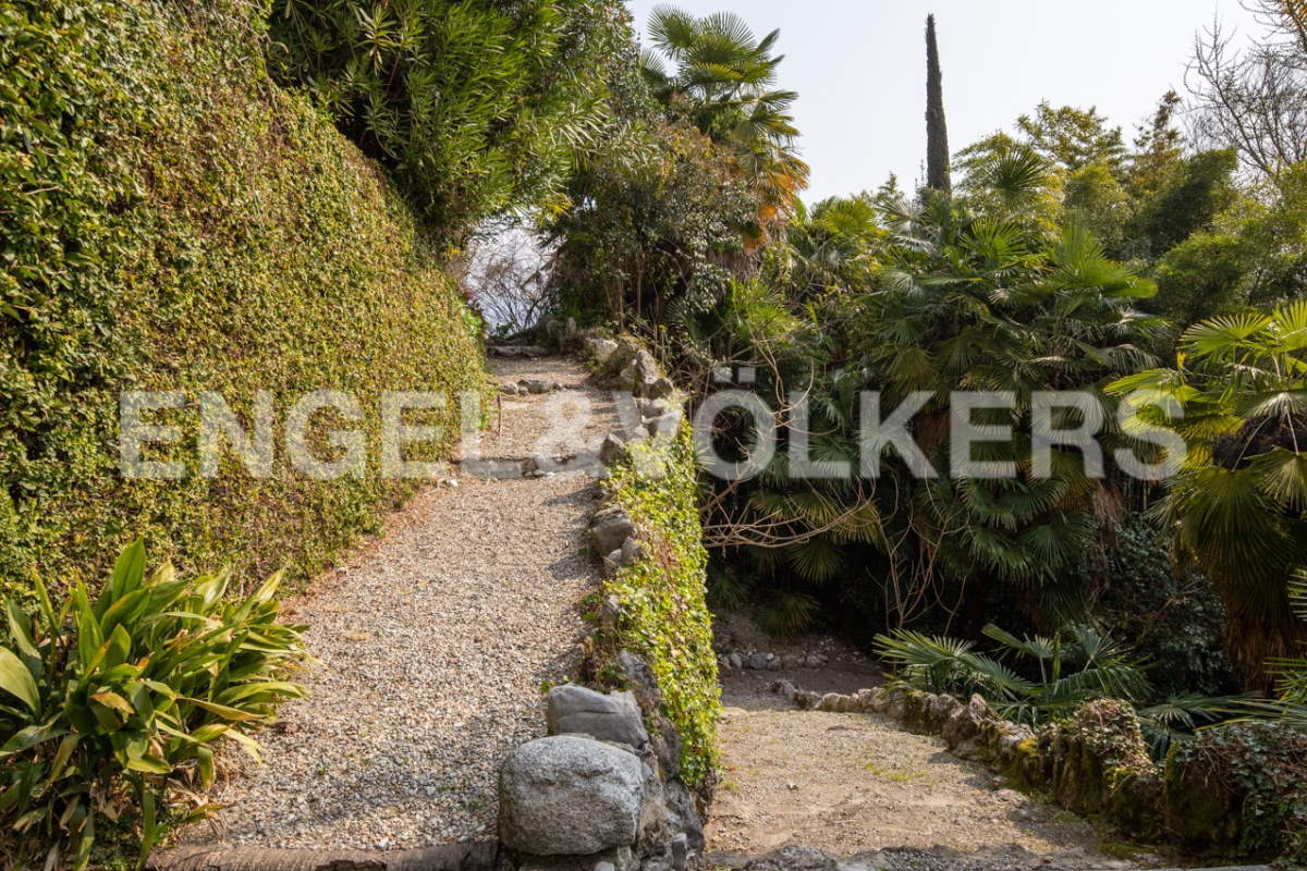 €280k Lombardy, ITALY. Besozzo Castle Apartment For Sale Castleist