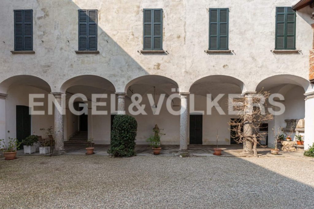 Where Garibaldi Dreamed: A Renaissance Castle Apartment in Lombardy’s Embrace
