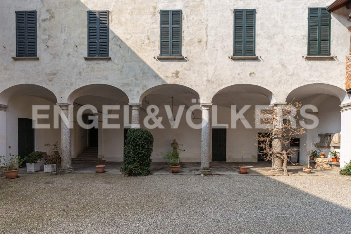€280k Lombardy, ITALY. Besozzo Castle Apartment For Sale Castleist