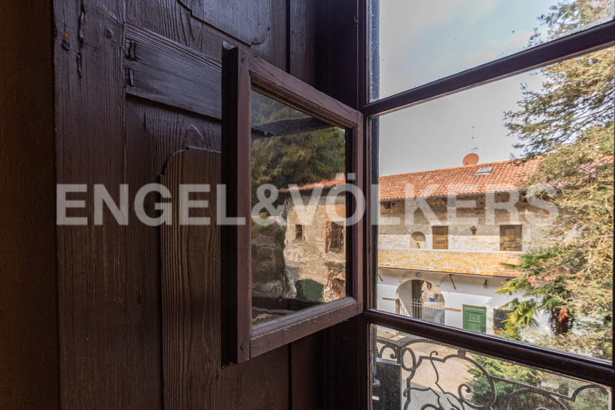 €280k Lombardy, ITALY. Besozzo Castle Apartment For Sale Castleist