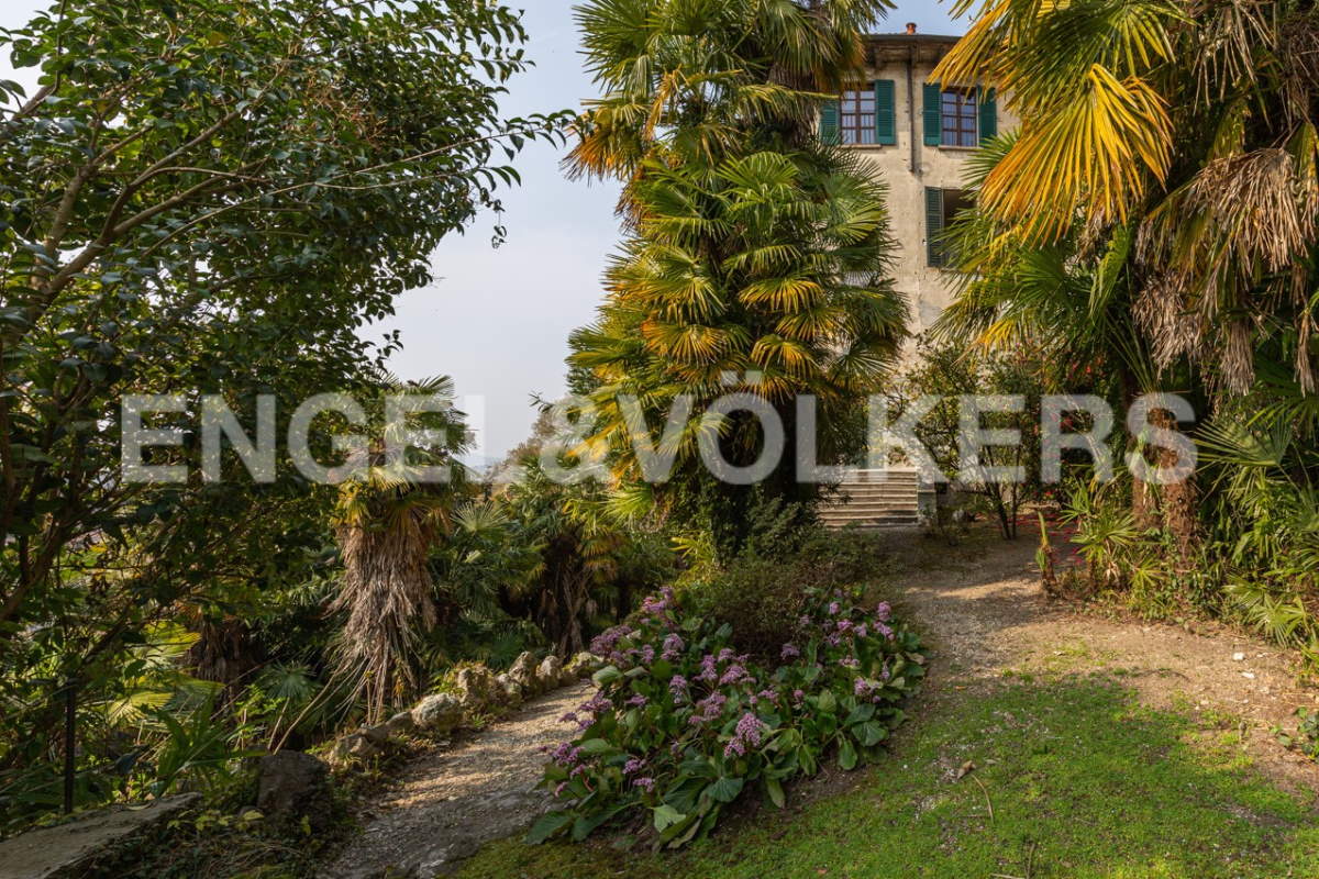 €280k Lombardy, ITALY. Besozzo Castle Apartment For Sale Castleist