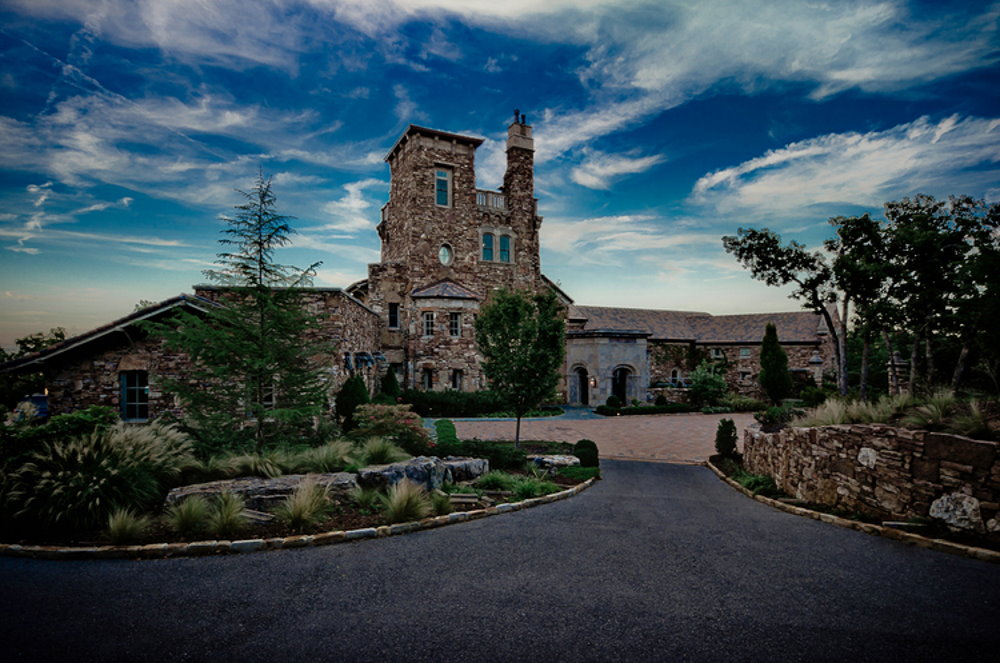 Dromborg: A Stone Crown Upon the Ozarks’ Whispering Hills