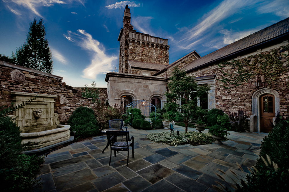 Dromborg: A Stone Crown Upon the Ozarks’ Whispering Hills