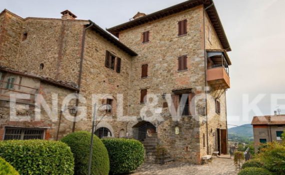House in Pietrafitta Castle for sale Italy sml
