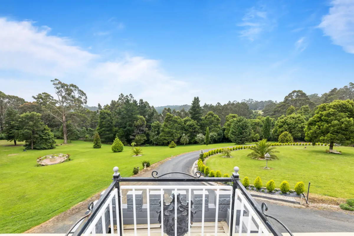 POA Victoria, AUSTRALIA. Mirabilia Castle For Sale Castleist