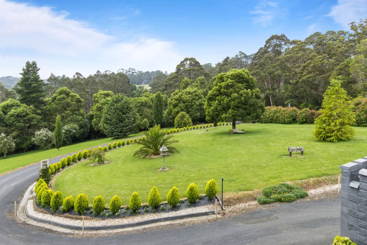 POA Victoria, AUSTRALIA. Mirabilia Castle For Sale Castleist