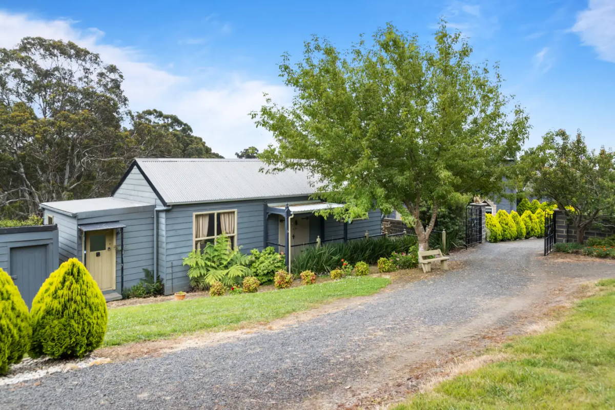 POA Victoria, AUSTRALIA. Mirabilia Castle For Sale Castleist