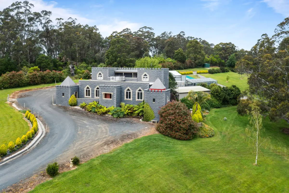 POA Victoria, AUSTRALIA. Mirabilia Castle For Sale Castleist