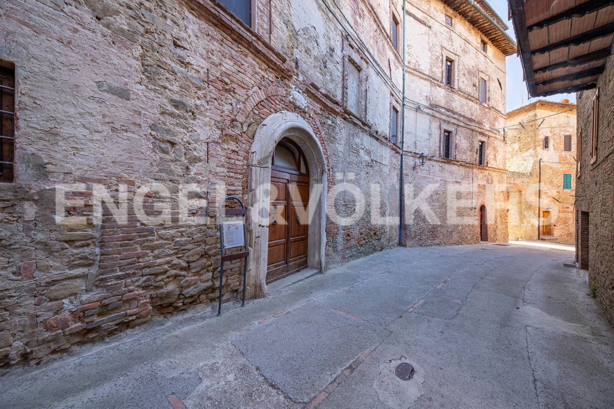 €990k Umbria, ITALY. 15th Century Panicale Castle For Sale Castleist