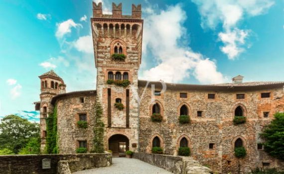Castello di Marne for sale Bergamo Italy sml