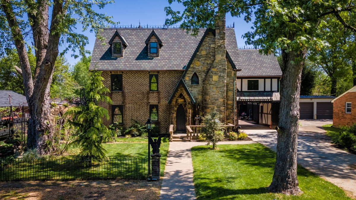 1.6m TN, USA. Unique Nashville Castle For Sale Castleist