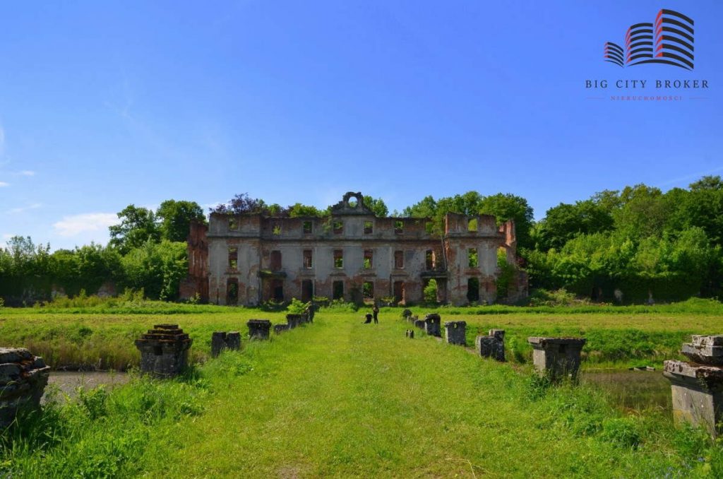 Ruins of Schlobitten Castle for sale Slobity Poland 2