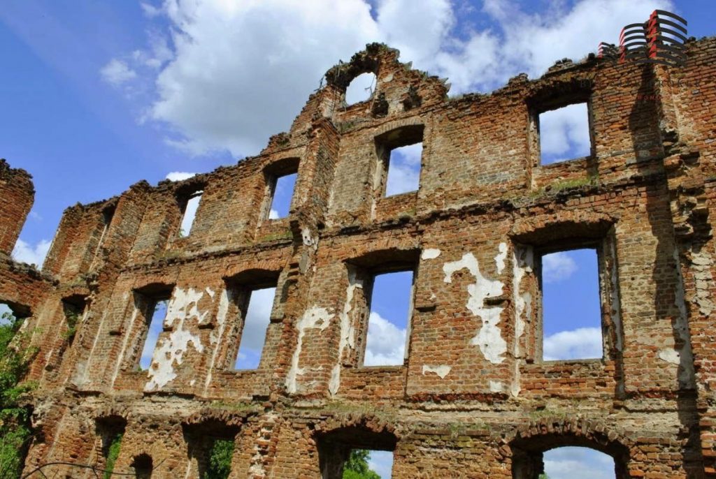 Schlobitten’s Baroque Ghost: A Crown of Ruin & Legend Awaits - 5