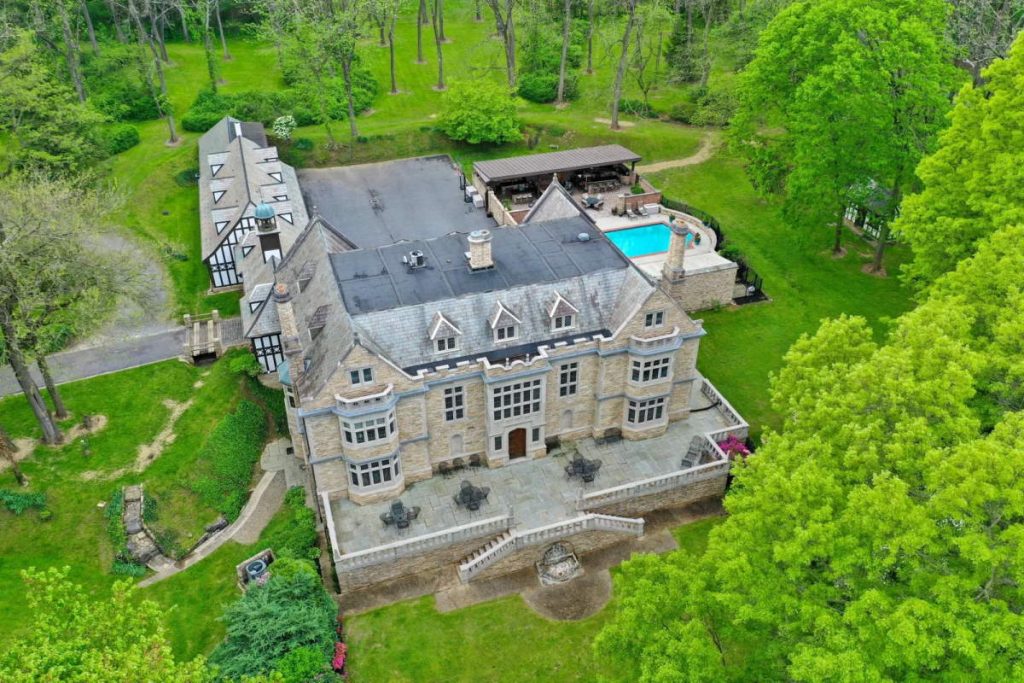 2.495m PA, USA. Wyngate Manor Castlelike Estate For Sale Castleist