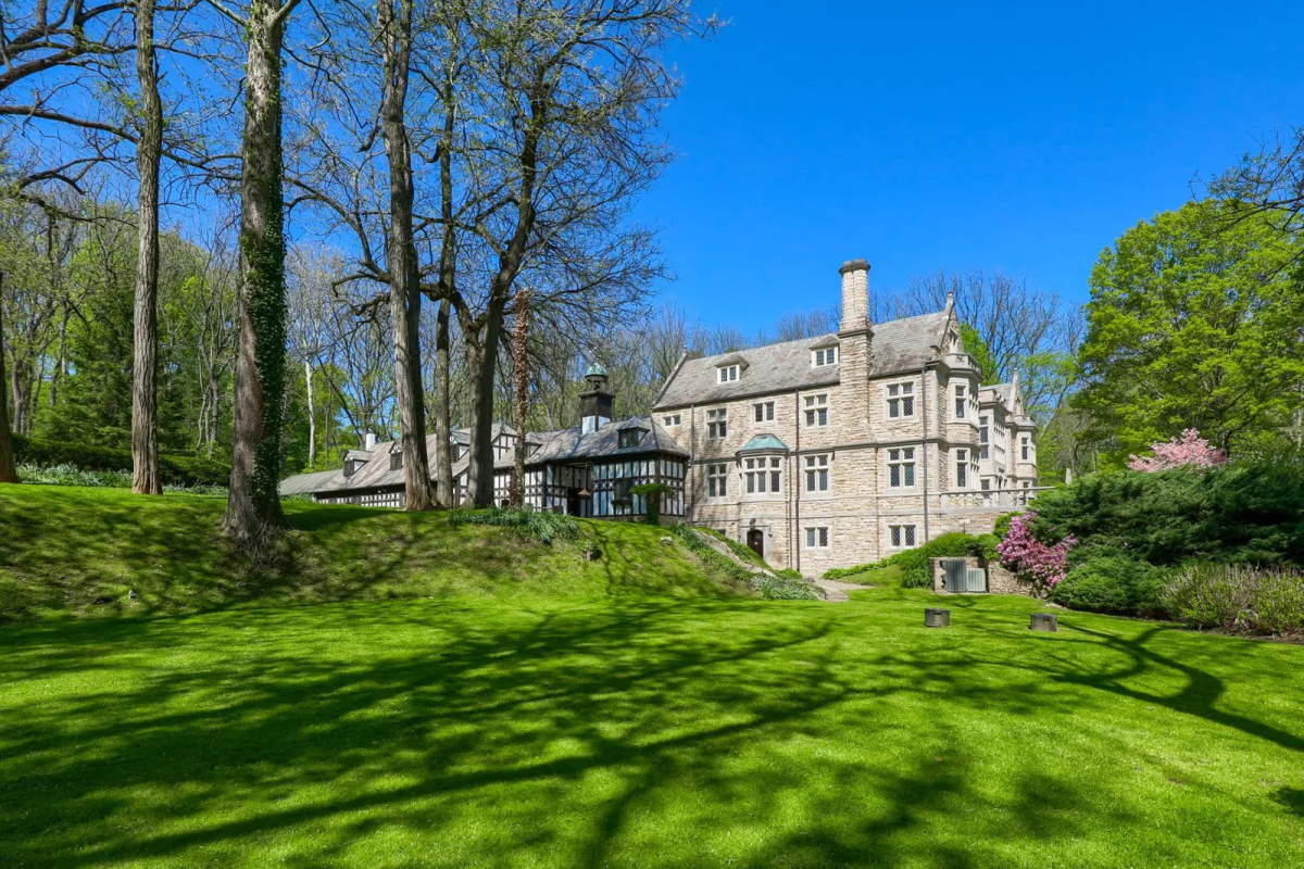2.495m PA, USA. Wyngate Manor Castlelike Estate For Sale Castleist