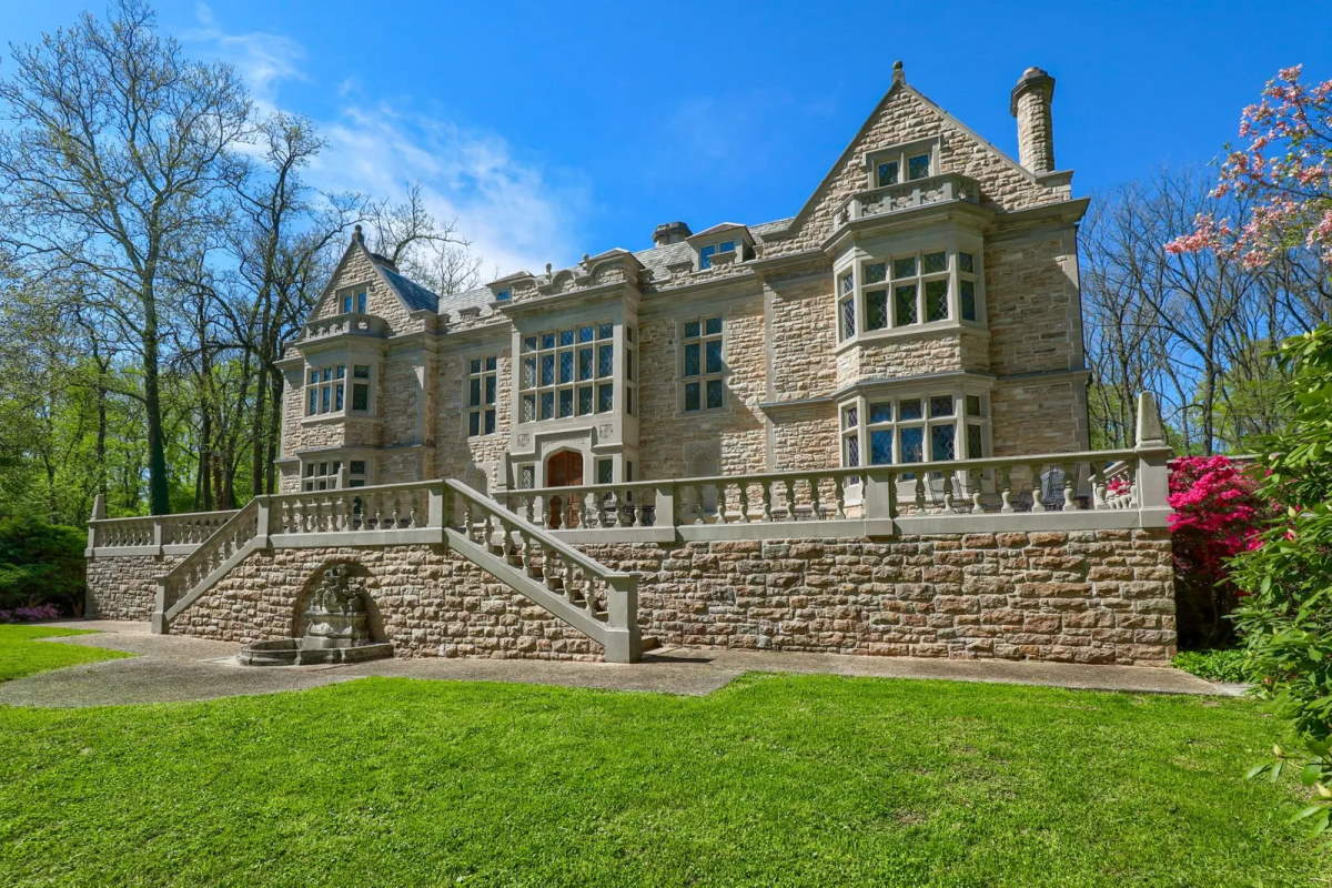 2.495m PA, USA. Wyngate Manor Castlelike Estate For Sale Castleist
