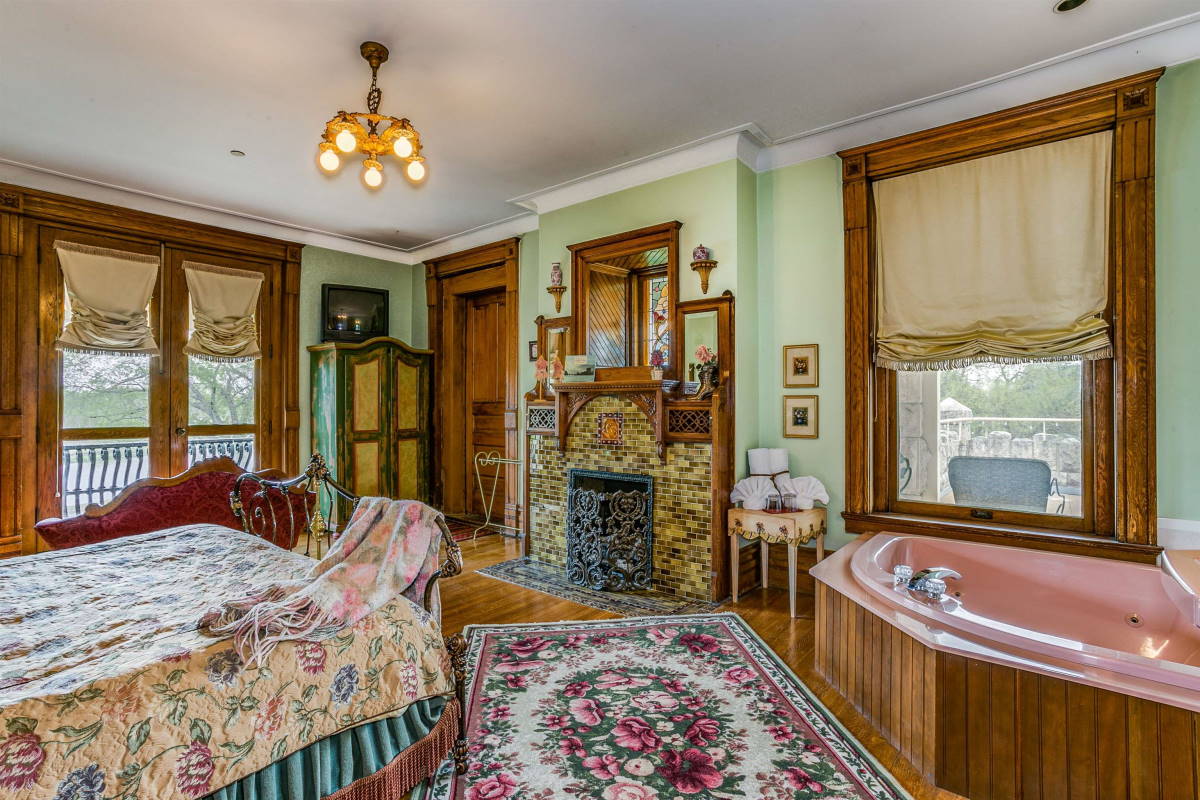 3.5m Kansas. The Campbell Castle, Wichita is For Sale Castleist