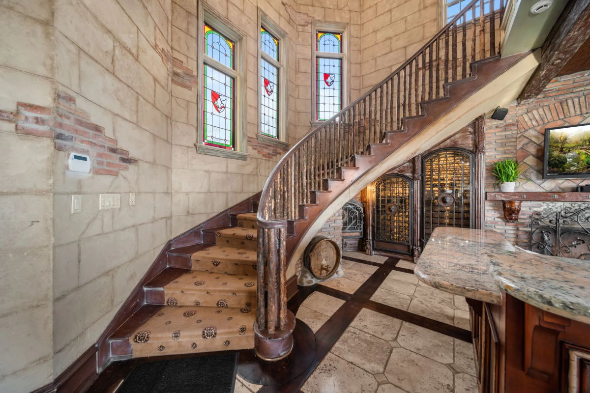 5.995m California, USA. The Burbank Castle is For Sale Castleist