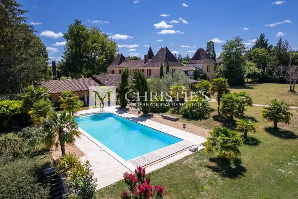 Exceptional Renovated Chateau For Sale - Dordogne France 3