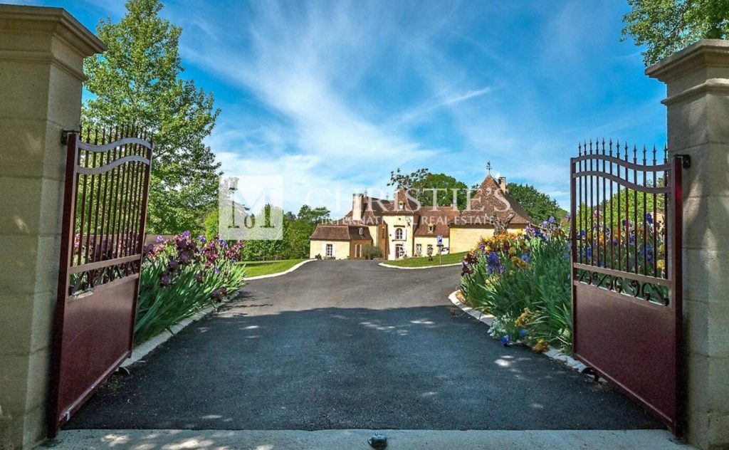 Immaculate 17th century French Manor House for Sale 2