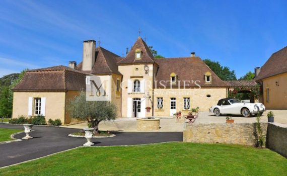 Immaculate 17th century French Manor House for Sale sml