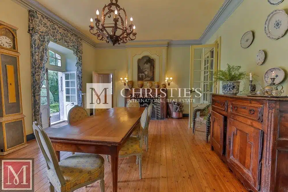 Château des Rêves: A Timeless Legacy in the Dordogne’s Golden Light - 5