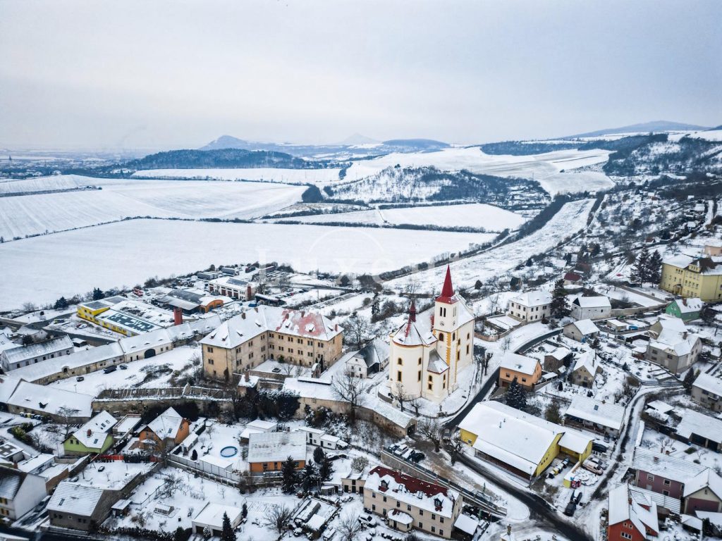 Žitenice’s Baroque Crown: A Castle Woven with Time and Light