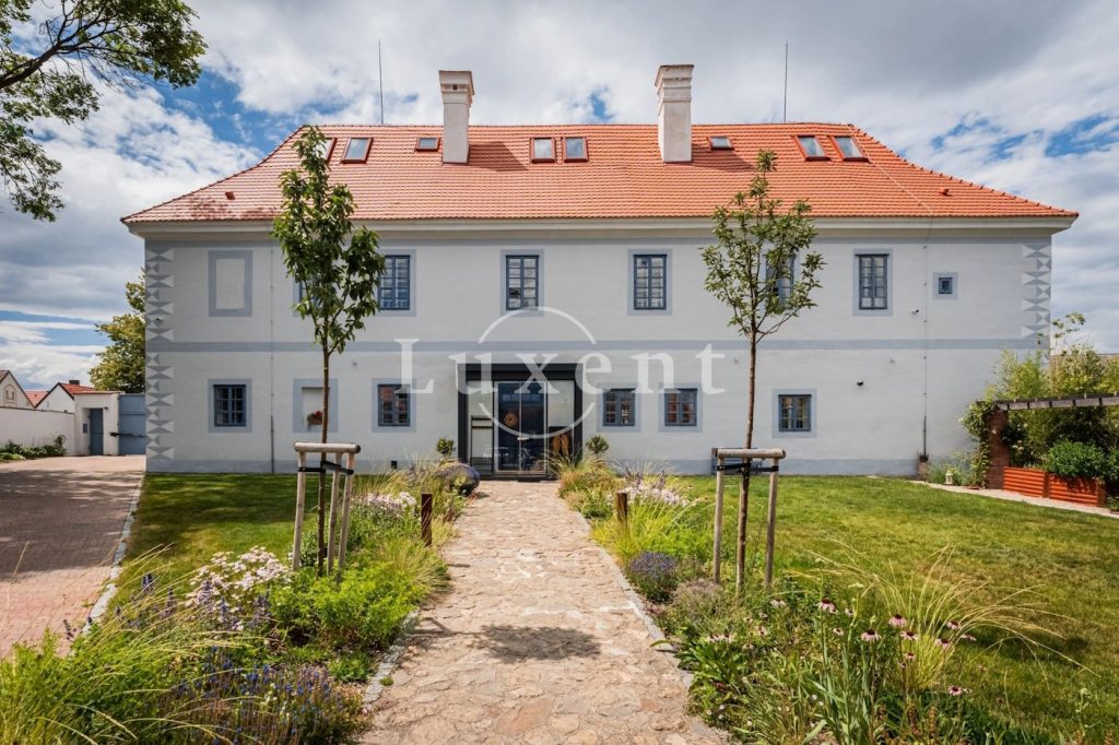 Renovated 16th century Renaissance castle for sale in Czechia 2
