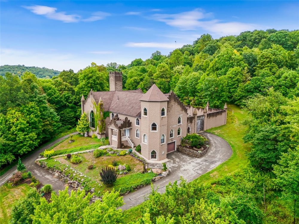 Château de Lions - Castle for sale in Pennsylvania 1a