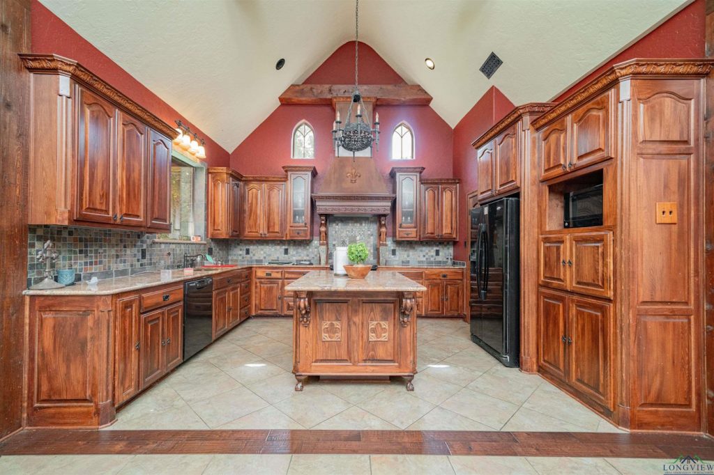 A Crown of Stone & Light: Your Texas Castle Awaits - 5