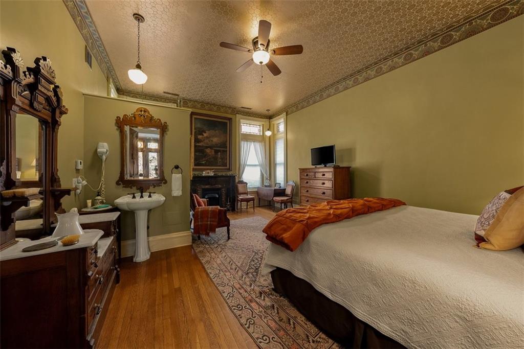 Shakespeare Chateau For Sale - St Joseph Missouri 24