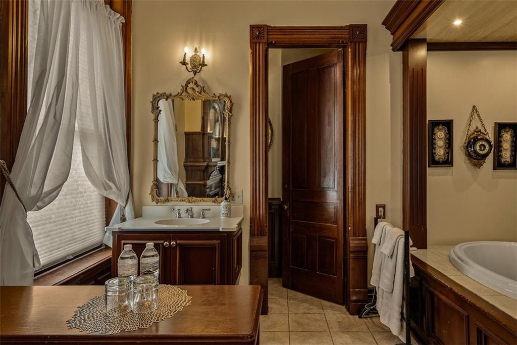 Shakespeare Chateau For Sale - St Joseph Missouri 35