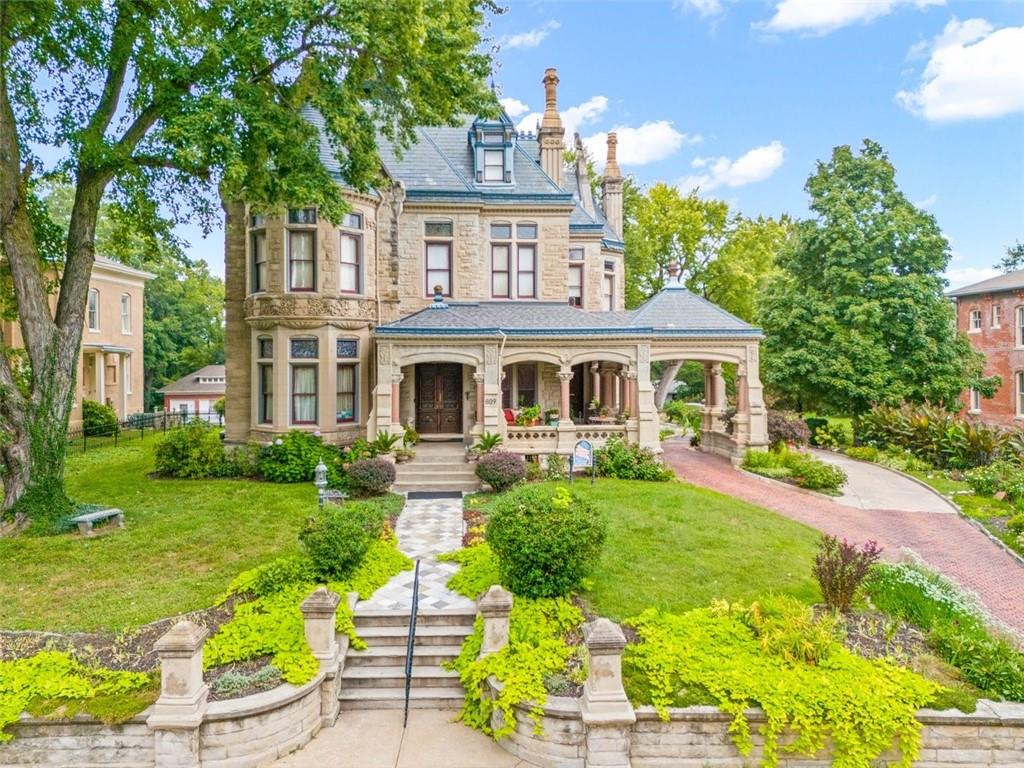Shakespeare Chateau For Sale - St Joseph Missouri 4