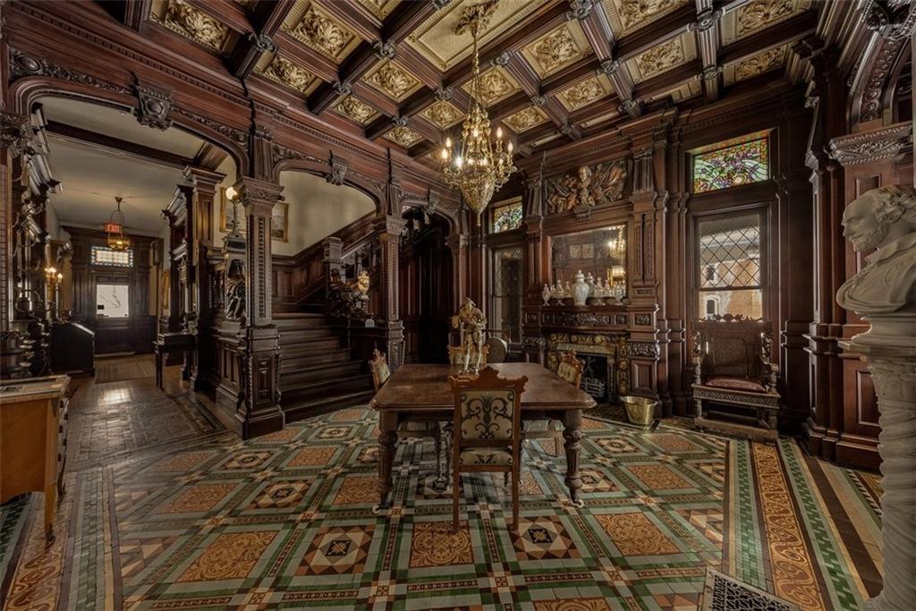Shakespeare Chateau For Sale - St Joseph Missouri 9