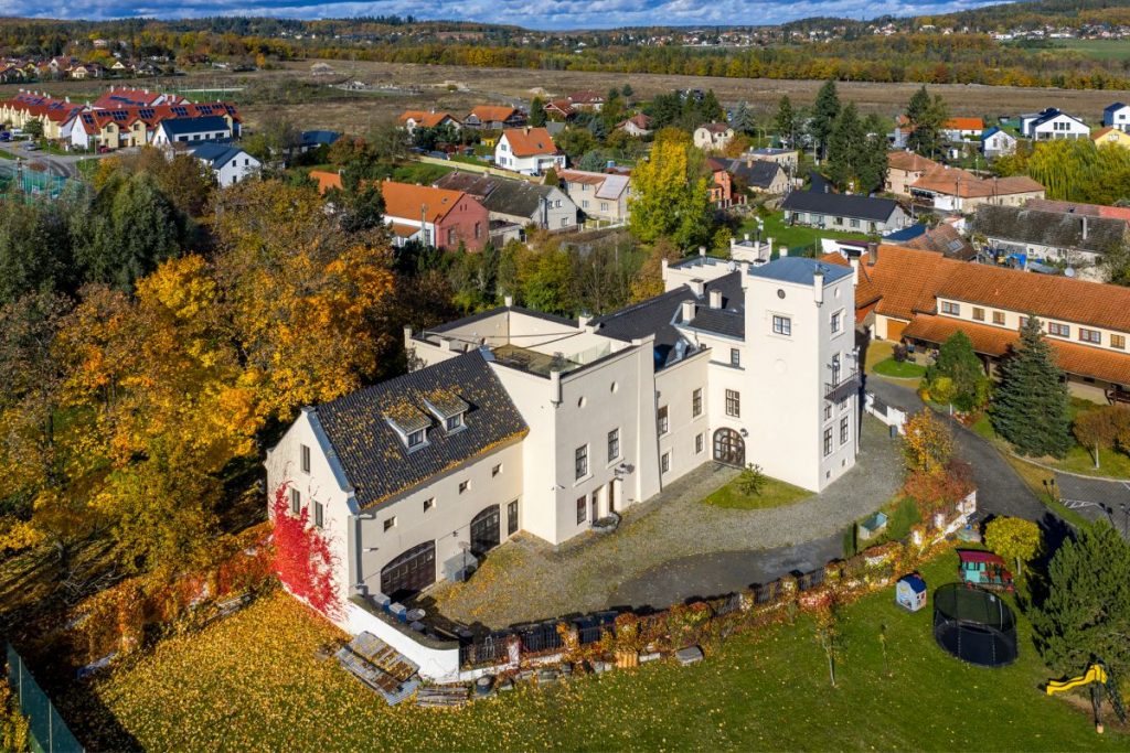 Trnova castle for sale Czechia 1c