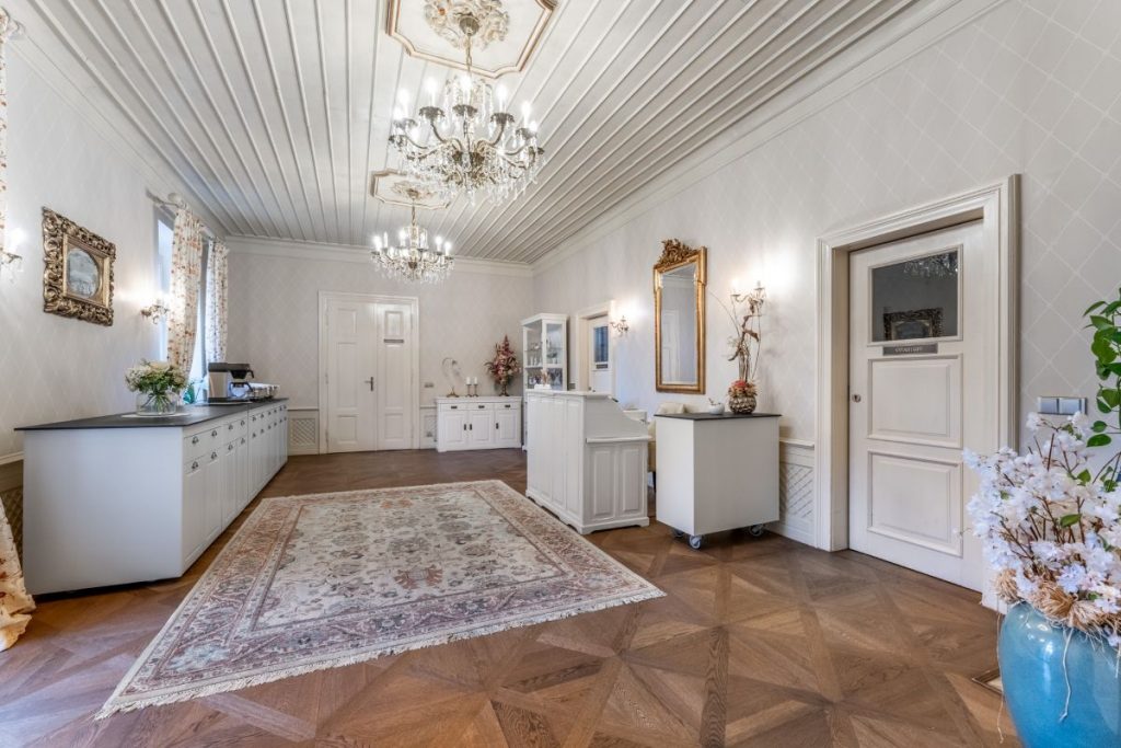 Trnova castle for sale Czechia 2c