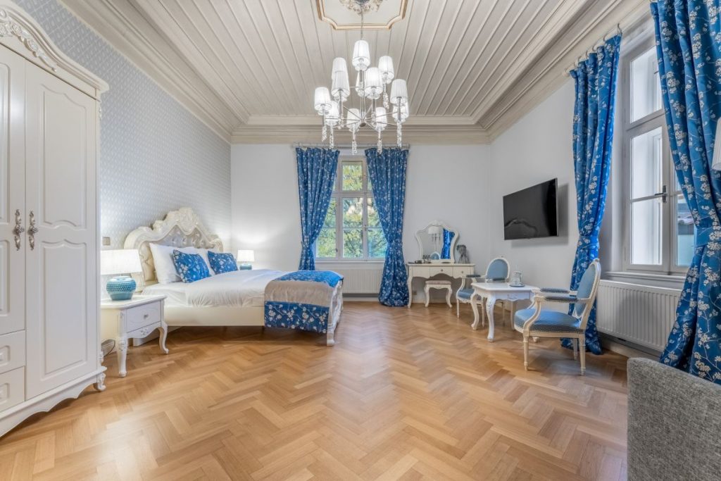 Trnova castle for sale Czechia 3a