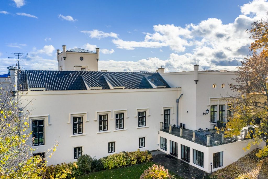 Trnova castle for sale Czechia 5c